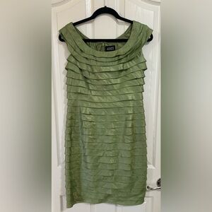 Women’s ADRIANNA PAPELL Formal Shimmer Short Sleeve Tiered Green‎ Dress 10